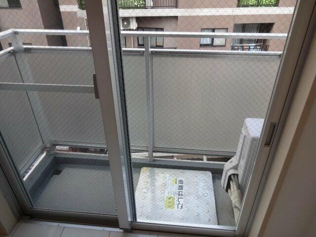 バルコニー　バルコニーからの眺めを楽しみながら食事をしませんか