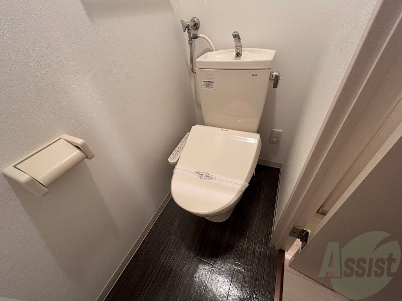 トイレ　こちらはトイレです。清潔感があり、安心して使用できます。