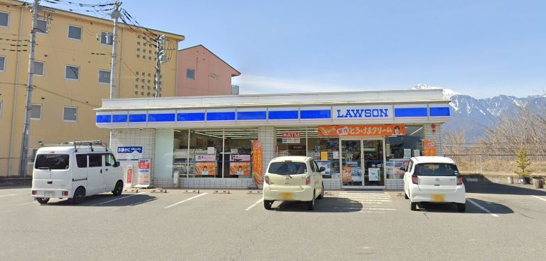 コンビニ　ローソン 山梨長坂町店（コンビニ）まで2618m