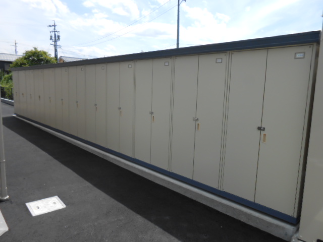 その他設備　各戸個別の屋外物置完備（冬用タイヤ等収納可能）