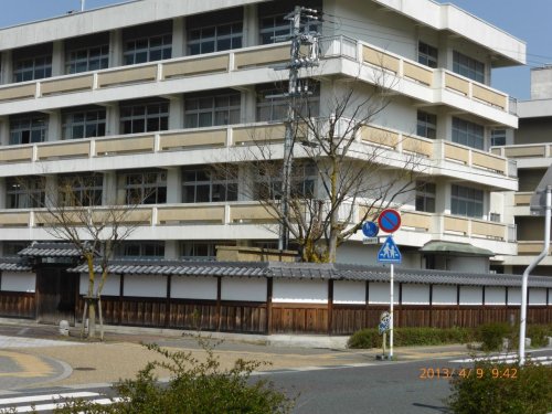 小学校　舞鶴市立明倫小学校（小学校）まで335m