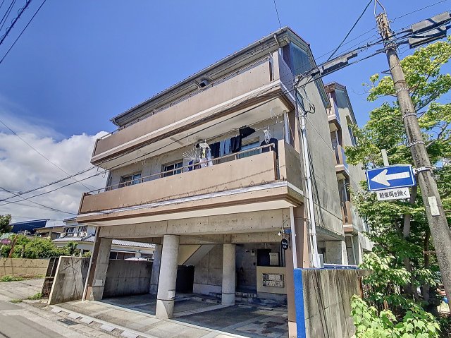 建物外観　現況と異なる部分は現況を優先いたします。