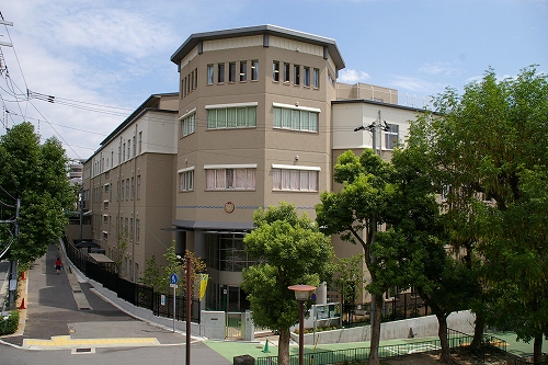 小学校　神戸市立高羽小学校（小学校）まで617m