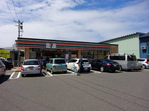 コンビニ　セブンイレブン新潟入船店（コンビニ）まで400m