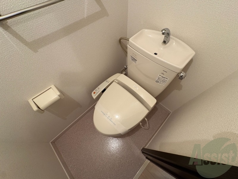 トイレ　こちらはトイレです。清潔感があり、安心して使用できます。