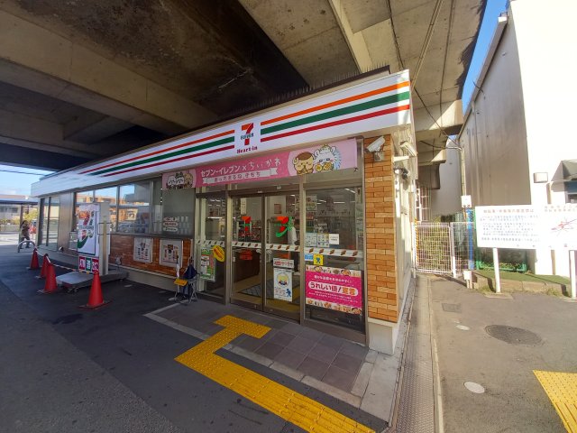 コンビニ　セブンイレブンＪＲ星田駅前店（コンビニ）まで58m