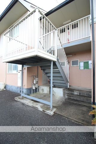 雨あがりの虹 A棟の外観写真