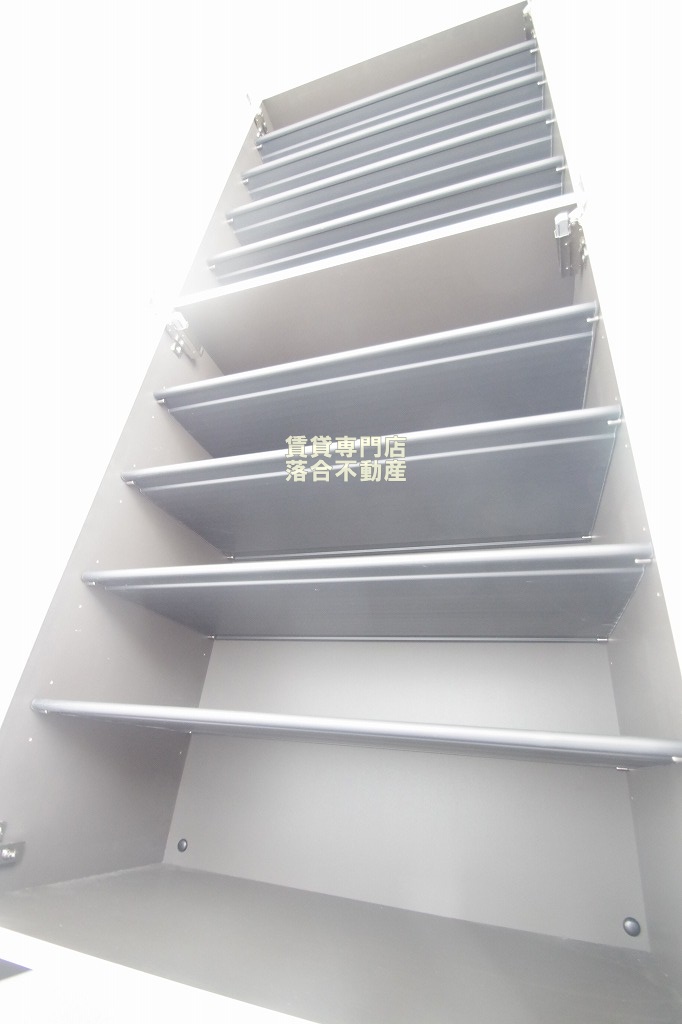 玄関　シューズ収納