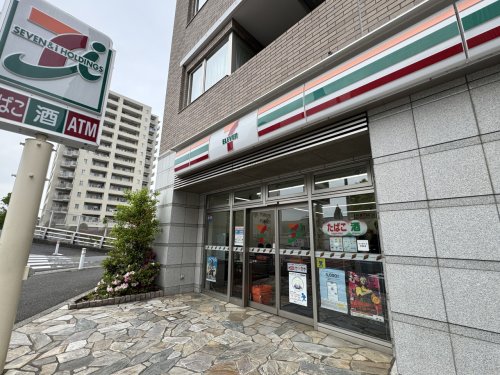 コンビニ　セブン-イレブン 川崎新百合ヶ丘東店（コンビニ）まで988m