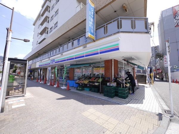 コンビニ　スリーエフ（コンビニ）まで246m