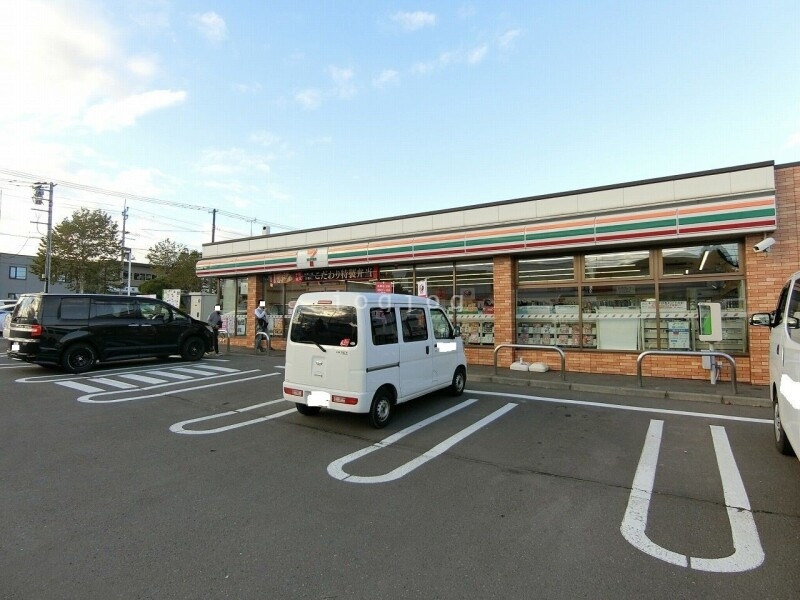 コンビニ　セブンイレブン恵庭島松東町店（コンビニ）まで818m