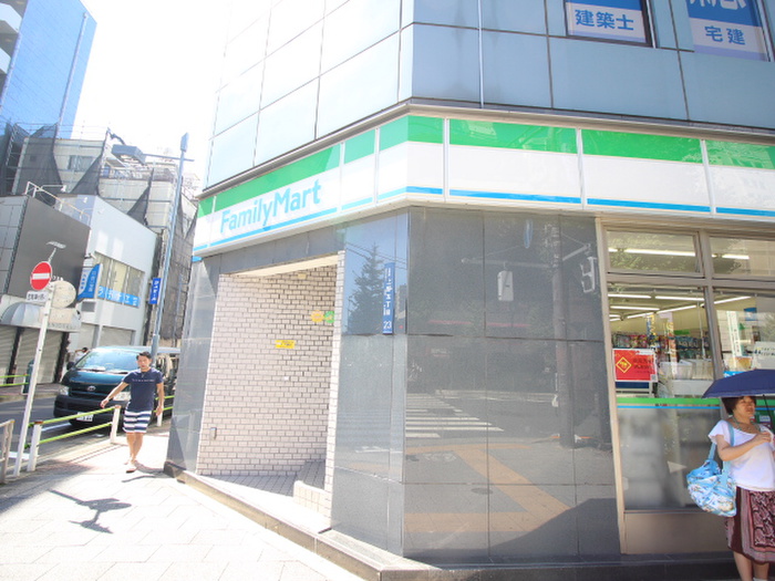 コンビニ　物件（コンビニ）まで1000m