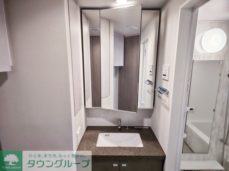 洗面設備　※写真は同タイプの住戸です。