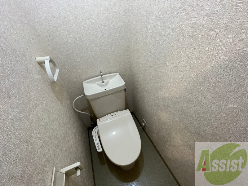 トイレ　こちらはトイレです。清潔感があり、安心して使用できます。
