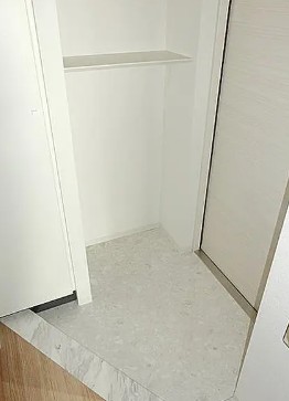 玄関　写真は同タイプ住居です。