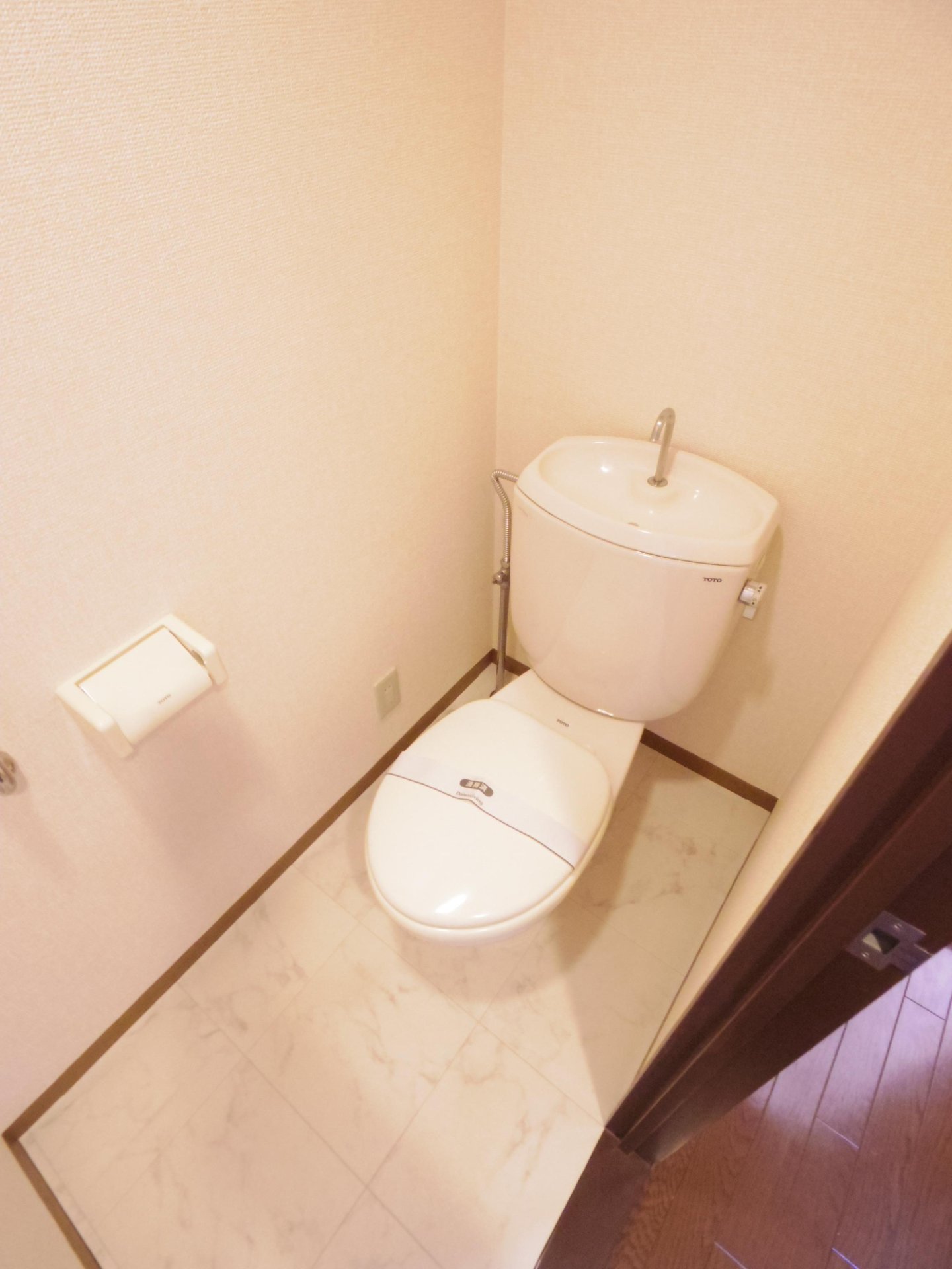 トイレ　※他号室写真です