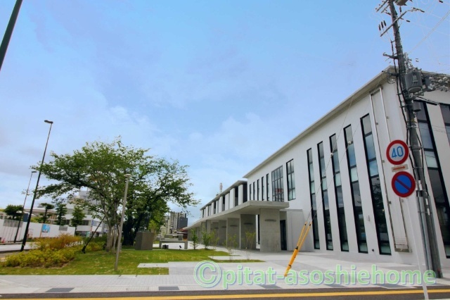 図書館　長浜市立長浜図書館（図書館）まで102m