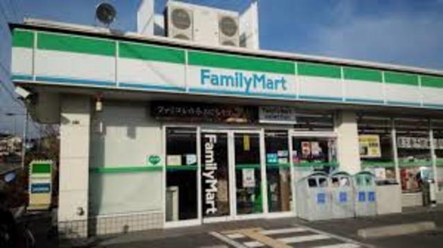 コンビニ　ファミリーマート彩都粟生南店（コンビニ）まで538m