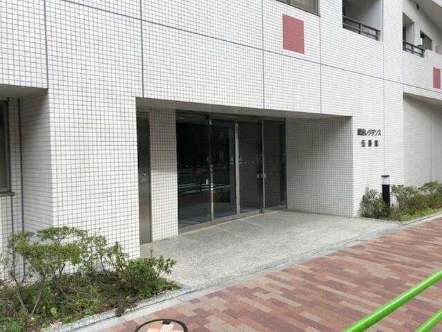 エントランス　ゆとりのあるエントランスです