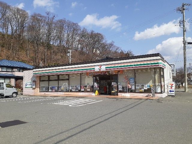 コンビニ　セブンイレブン　伊那みすず店（コンビニ）まで1060m