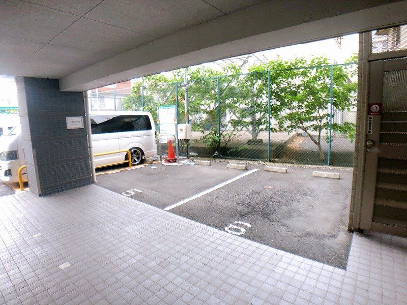 駐車場　駐車場