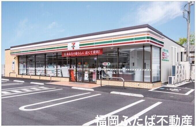 コンビニ　セブンイレブン福岡高宮駅前店（コンビニ）まで385m