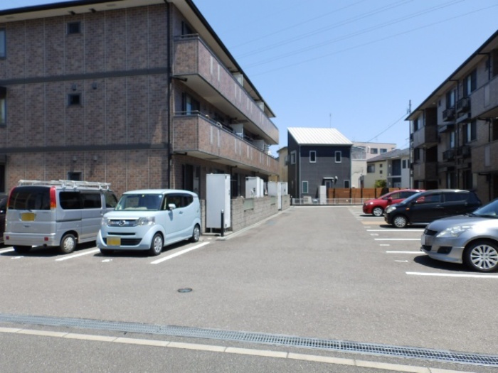 駐車場　駐車場