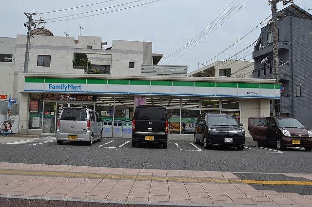 コンビニ　ファミリーマート中広三丁目店（コンビニ）まで70m