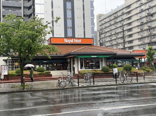 飲食店　ロイヤルホスト桜川店（飲食店）まで63m
