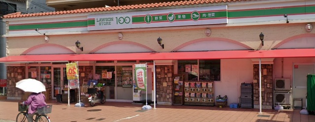 コンビニ　ローソンストア１００（コンビニ）まで446m