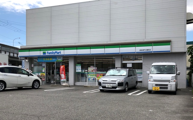 コンビニ　ファミリーマート（コンビニ）まで535m