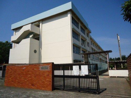 中学校　日野市立大坂上中学校（中学校）まで645m