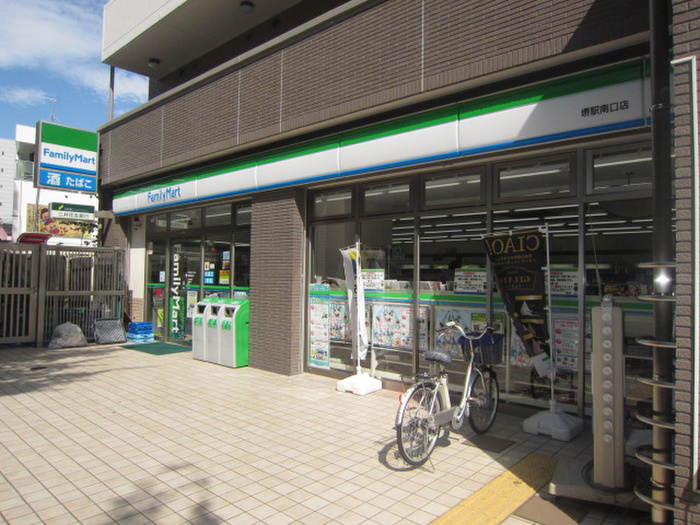 コンビニ　ファミリーマート（コンビニ）まで70m