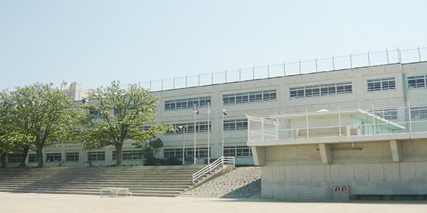 小学校　飯塚市立菰田小学校（小学校）まで1125m