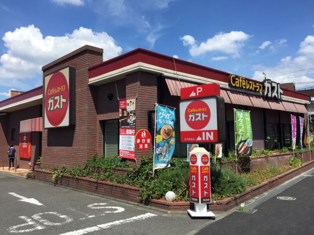 飲食店　ガスト（飲食店）まで240m