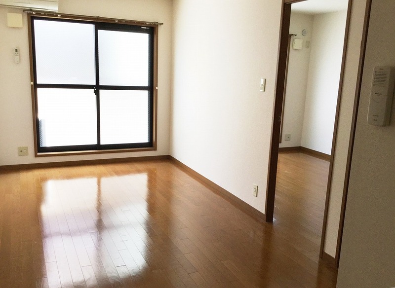 カンターレ鶯谷II番館の居間写真