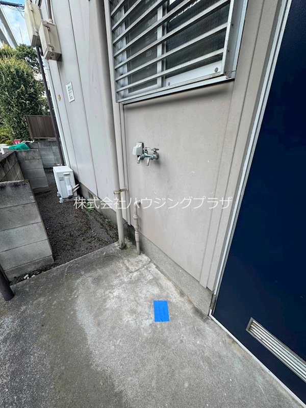 洗面設備　室外洗濯機置場