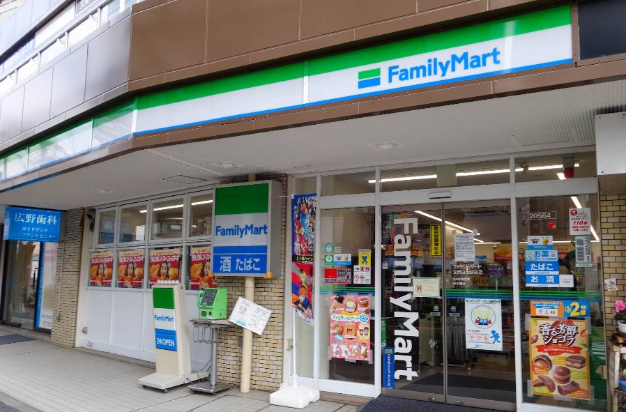 コンビニ　ファミリーマート文京白山駅前店（コンビニ）まで76m
