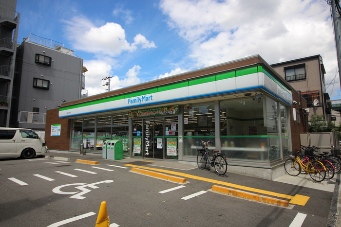 コンビニ　ファミリーマート（コンビニ）まで237m