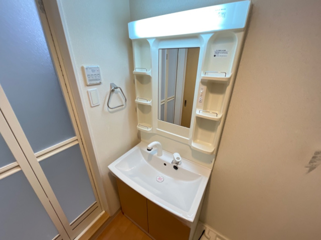 洗面設備　写真は別のお部屋です。※現況を優先