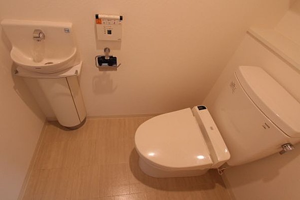 トイレ　※別部屋の参考写真です。