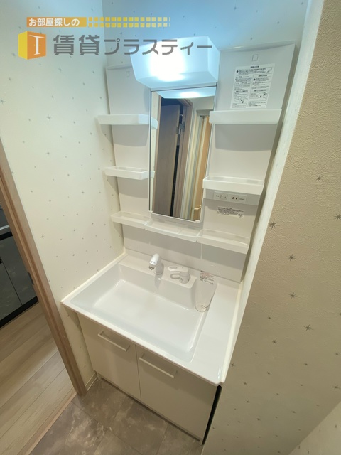 洗面設備　使い勝手の良い独立洗面台です。
