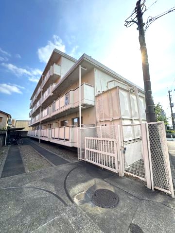 建物外観　落ち着いた雰囲気の外観です