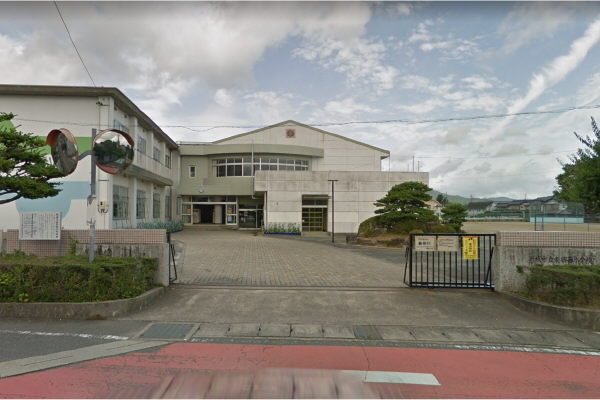 小学校　東郷西小学校（小学校）まで680m