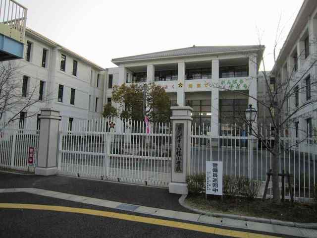 小学校　近江八幡市立八幡小学校（小学校）まで1770m