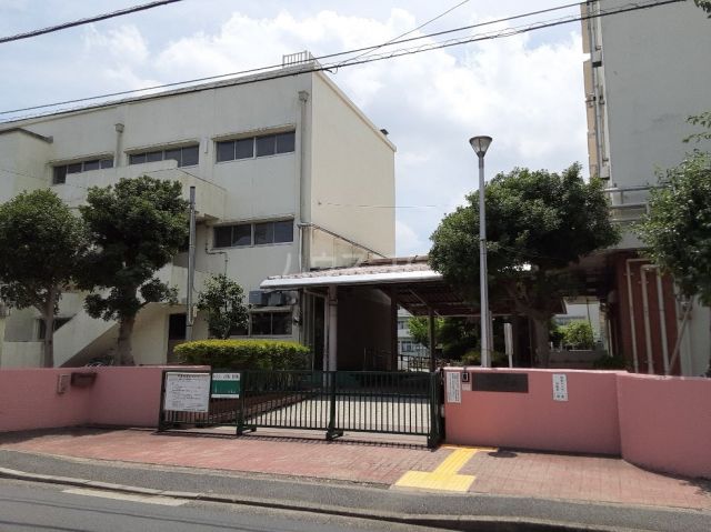 小学校　横浜市立大綱小学校（小学校）まで678m