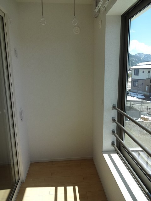 バルコニー　南面サンルーム（１．９畳）・照明設備あり