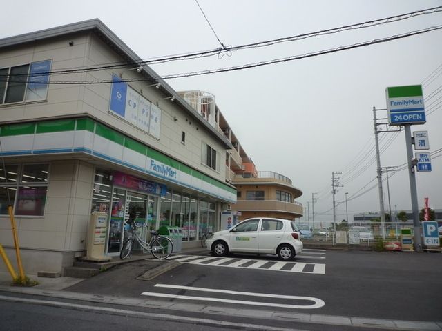 コンビニ　ファミリーマート三郷高州店（コンビニ）まで744m