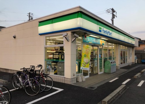 コンビニ　ファミリーマート日進岩崎（コンビニ）まで280m