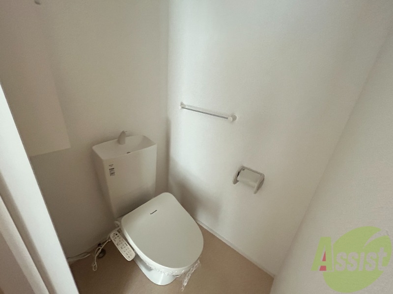 トイレ　トイレはウォシュレット機能付きです。安心して使用できますね。